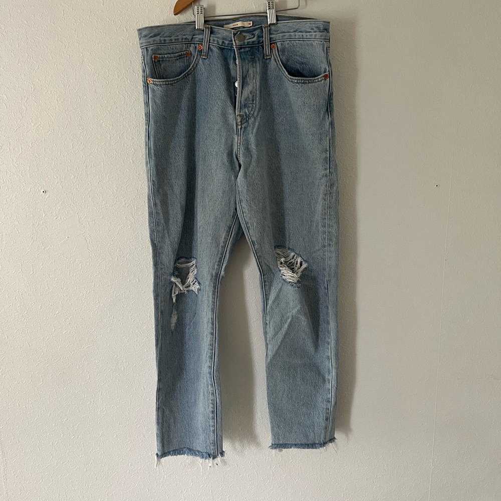 Levi’s Wedgie Light Wash Straight Leg